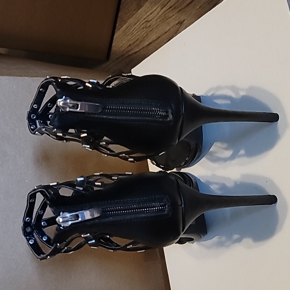 High heels - Picture 3 of 4